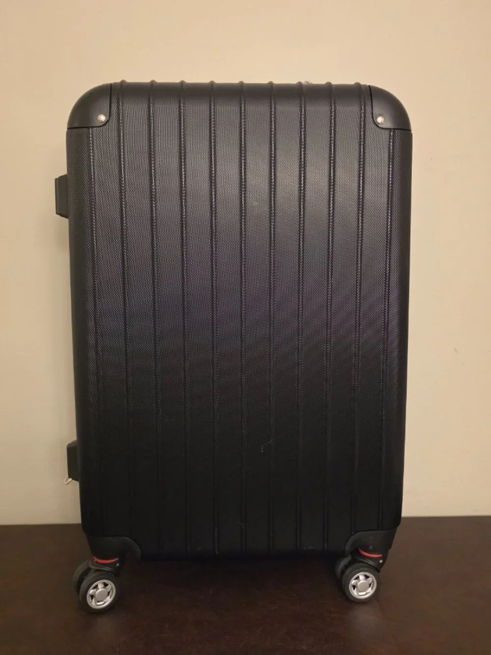 Bara Black Luggage Spinner carry-on suitcase TSA approved lock- 22
